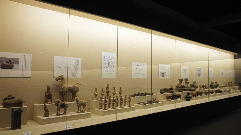 汉代陶器展区_副本.jpg
